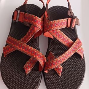 CHACO woman's multicolor straps toe loop sandals Size 9-